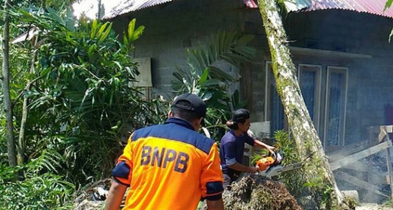 79 Rumah Warga Rusak Diterjang Puting Beliung - JPNN.com