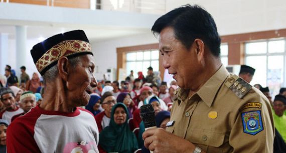 600 Warga Lanjut Usia Terima Uang Jaminan Sosial - JPNN.com