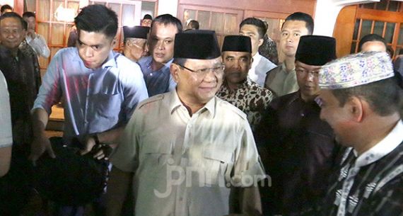 Prabowo Melayat ke Kediaman Alm. BJ Habibie - JPNN.com