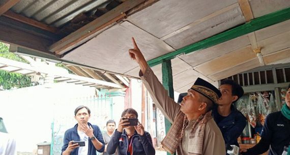 Ngamuk, Putra Elvi Sukaesih Rusak Warung Warga - JPNN.com