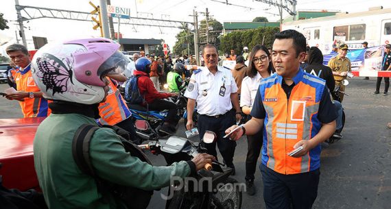 Sosialisasi Keselamatan di Pintu Perlintasan Sebidang - JPNN.com