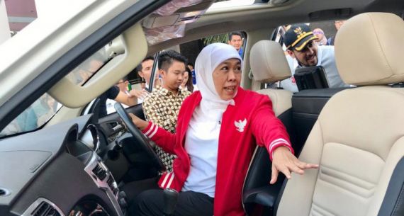 Gubernur Jatim Khofifah Pesan Mobil Esemka - JPNN.com