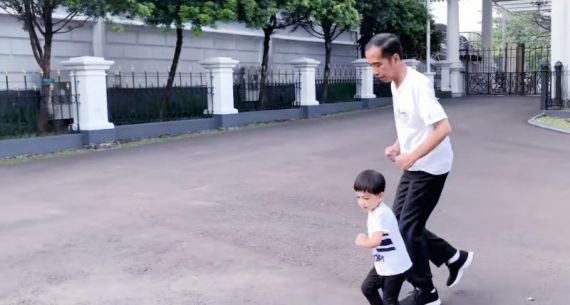 Olahraga Pagi Bersama Jan Ethes dan Jokowi - JPNN.com