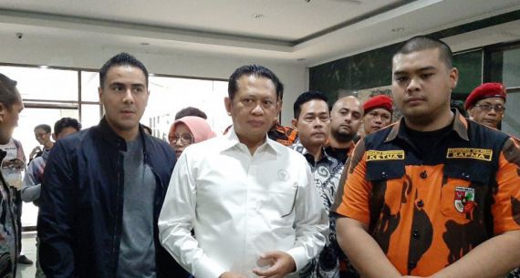 Ketua DPR Kunjungi Korban Bentrok di RS Pelni - JPNN.com