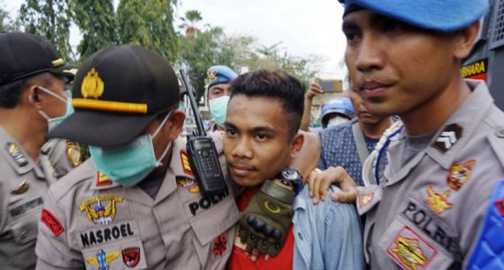 Menyelinap dan Lempar Batu, Provokator ini Ditangkap - JPNN.com