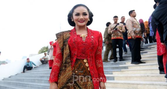 Anggota DPR Krisdayanti - JPNN.com