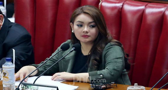 Anggota DPR Termuda Hillary Brigitta Lasut - JPNN.com