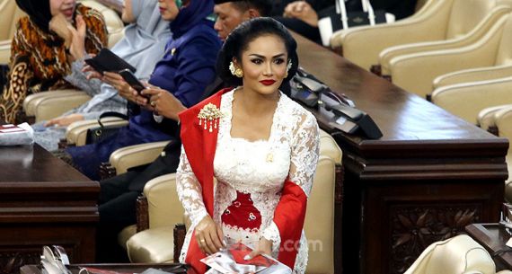 Anggota DPR Krisdayanti - JPNN.com