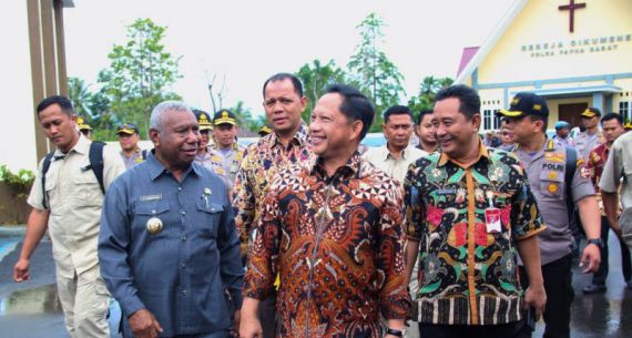 Tancap Gas, Mendagri Tito Karnavian ke Papua - JPNN.com