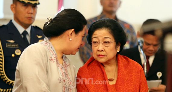 Megawati Soekarnoputri dan Ketua DPR Puan Maharani - JPNN.com