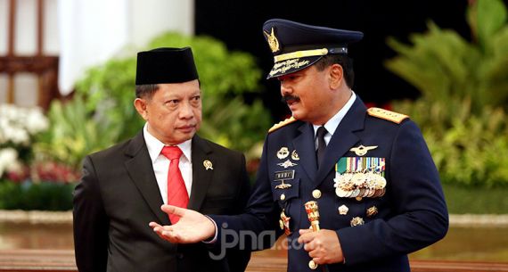 Mendagri Tito Karnavian dan Panglima TNI Marsekal Hadi Tjahjanto - JPNN.com