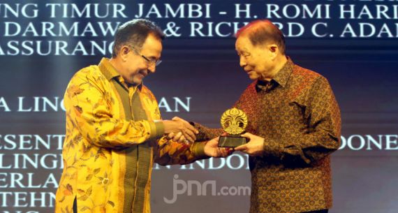 Mochtar Riady Menerima Penghargaan Dari UI - JPNN.com