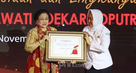 Megawati Terima Penghargaan dari BMKG dan Basarnas - JPNN.com