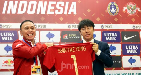 PSSI Perkenalkan Shin Tae Yong ke Publik - JPNN.com