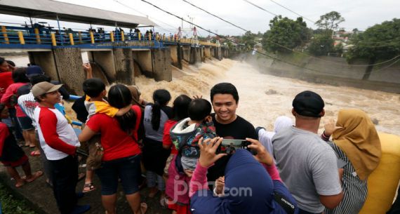 Bendung Katulampa Jadi Tempat Wisata Musiman - JPNN.com