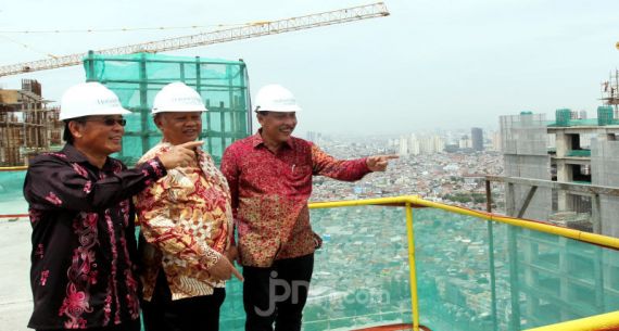 Topping Off Holland Village Jakarta Apartment - JPNN.com