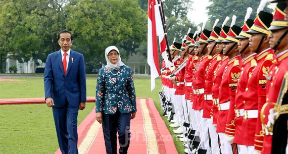 Jokowi Sambut Presiden Republik Singapura Halimah Yacob - JPNN.com