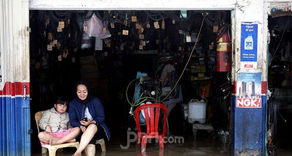 Banjir Lumpuhkan Aktivitas Jual Beli di Kawasan Benhil - JPNN.com