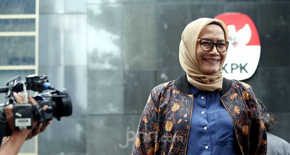 KPK Periksa Komisioner KPU Evi Novida - JPNN.com