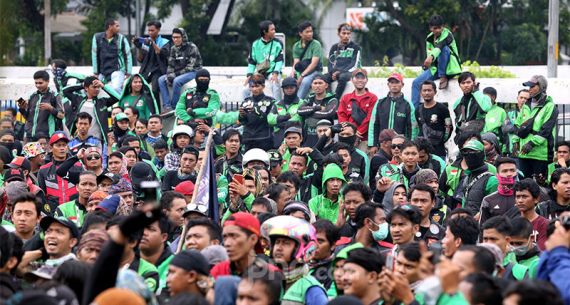 Driver Gojek Geruduk Gedung Dewan Perwakilan Rakyat - JPNN.com