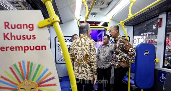 Menperin Agus Gumiwang Kunjungi Pameran GIICOMVEC 2020 - JPNN.com