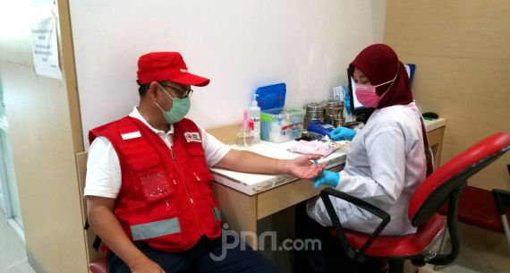 PMI Edukasi Donor Darah Aman Di Tengah Wabah Virus Covid-19 - JPNN.com