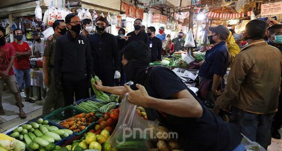 Sidak Pasar, Bima Arya Minta Warga dan Pedagang Patuhi PSBB - JPNN.com