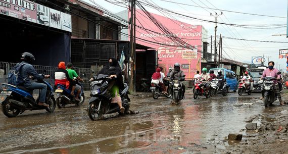 Jalan Penghubung Citayam-Bojonggede Rusak - JPNN.com