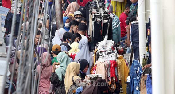 Berburu Kebutuhan Lebaran, Warga Abaikan PSBB - JPNN.com