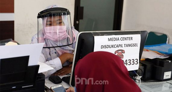 Pelayanan Administrasi Kependudukan Terapkan Protokol Kesehatan - JPNN.com