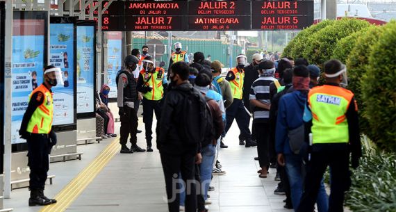 Masa Transisi, Stasiun Bogor Terlihat Padat - JPNN.com