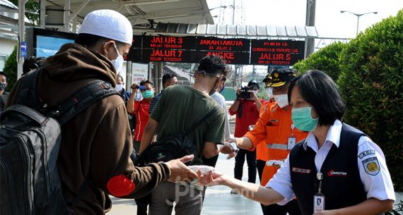 PT KCI dan KAI Berikan Apresiasi kepada Penumpang - JPNN.com