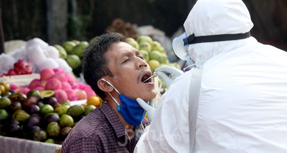 Swab Test Dilakukan di Pasar Karang Anyar - JPNN.com