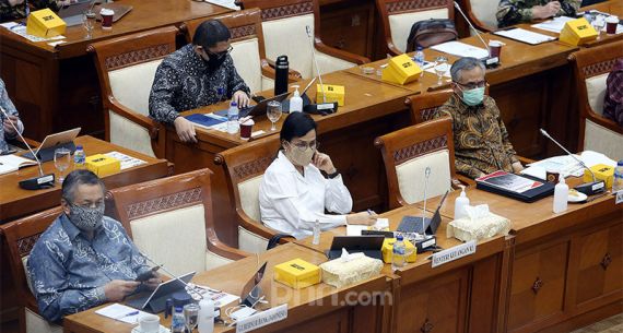 Menkeu, Gubernur BI, OJK dan Komisi XI DPR Bahas PMK No. 70/PMK.05/2020 - JPNN.com