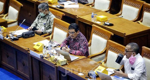 Komisi VII DPR Bahas Evaluasi Kinerja Konsorsium Riset dan Inovasi Covid-19 - JPNN.com