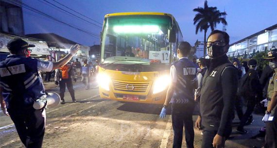 Bima Arya Tinjau Bus Bantuan Pemprov DKI - JPNN.com