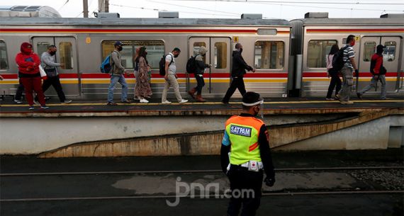 KCI Tambah Kapasitas Angkut KRL - JPNN.com