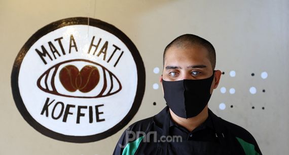 Semangat Barista Tunanetra Hadapi Pandemi - JPNN.com