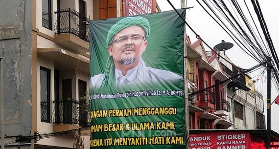 Spanduk Habib Rizieq Syihab Bertebaran di Mana-mana - JPNN.com