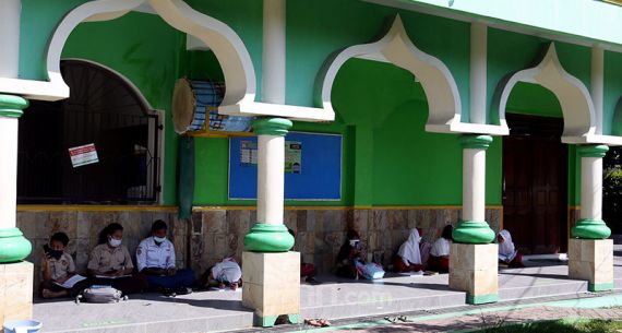 Dewan Kemakmuran Masjid Bantu Siswa Belajar Daring - JPNN.com