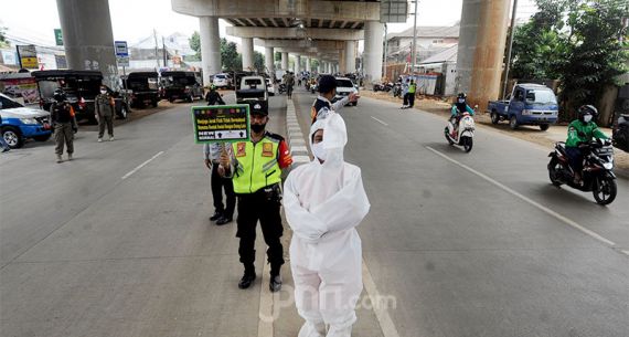 Pocong Gentayangan Ingatkan Warga Taati Protokol Kesehatan - JPNN.com