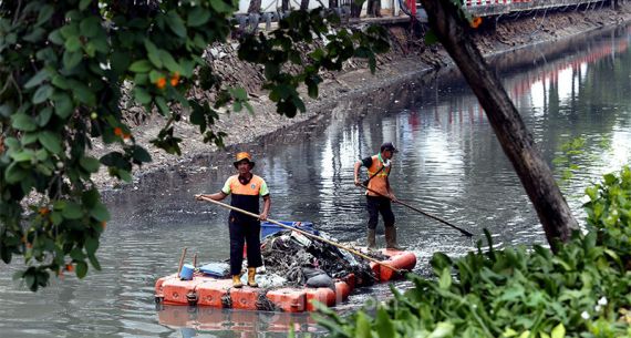 Antisipasi Banjir, Kali Cideng Dibersihkan - JPNN.com