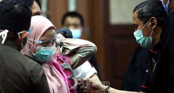 Pinangki Sirna Malasari Jalani Sidang Perdana - JPNN.com