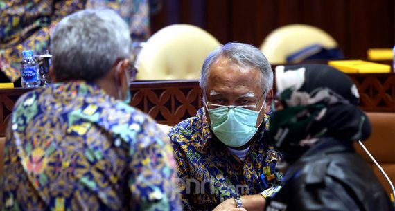 Rapat Kerja Komisi V DPR dengan Menteri PUPR - JPNN.com