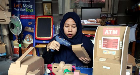 Kerajinan Mainan dari Kardus - JPNN.com