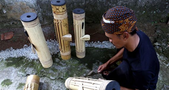 Alat Musik Tradisional Sunda Celempung Terancam Punah - JPNN.com