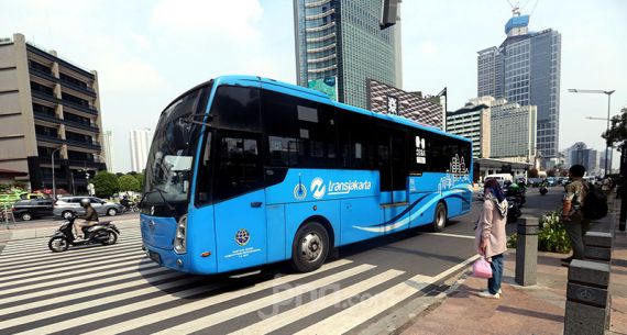 Operasional Transjakarta Pascademo Rusuh Menolak Omnibus Law Cipta Kerja - JPNN.com