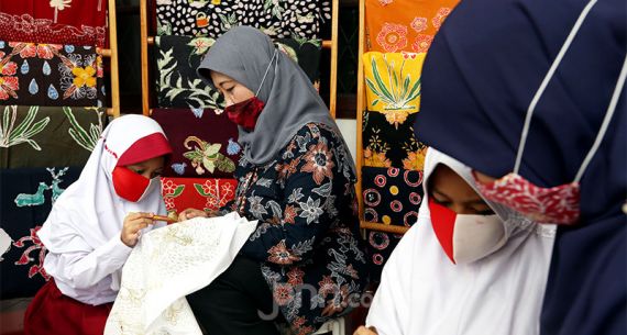 Mengenalkan Remaja pada Budaya dan Batik Tulis Khas Bogor - JPNN.com