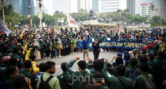 BEM SI Gelar Aksi Tolak Omnibus Law Cipta Kerja - JPNN.com