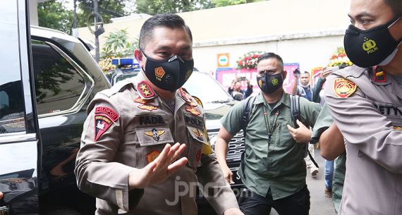 Irjen Fadil Imran Penuhi Panggilan Komnas HAM soal Kematian 6 Laskar FPI - JPNN.com